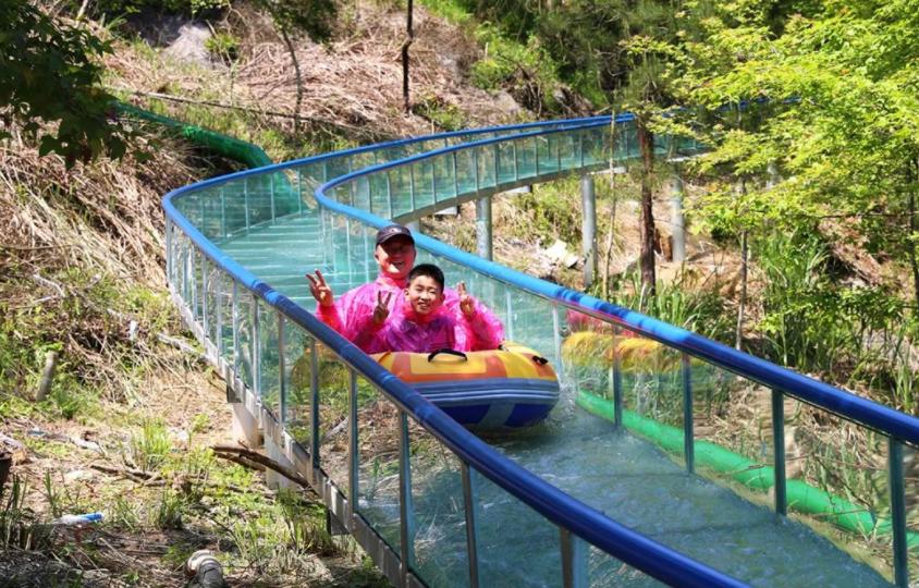 重庆正规玻璃水滑道厂家,重庆玻璃水滑道专业设计厂家