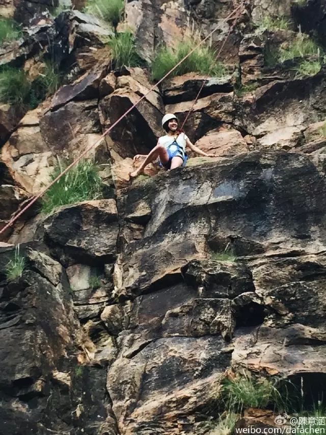 陈意涵活得潇洒自由的元气少女,陈意涵笑着跑的视频