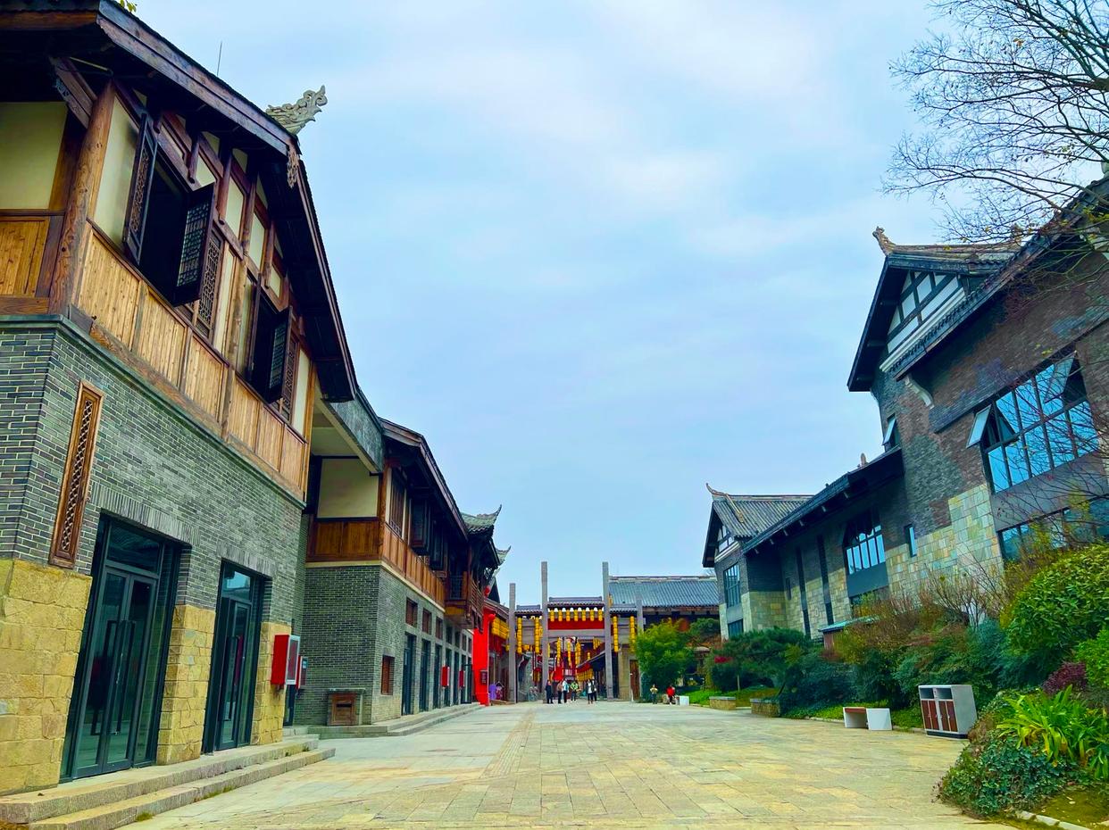 青岩古镇旅行攻略哪里实惠,青岩古镇旅行攻略哪里实惠点好