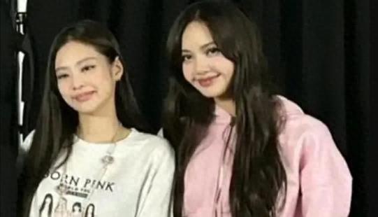 lisa和智秀秒变脸,lisa炫技