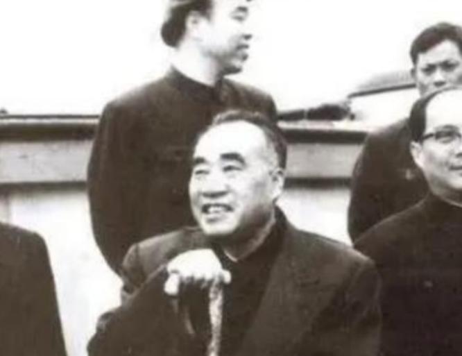 老财主家搜出欠条，署名是解放军总司令，*德朱**听说后：接他来北京