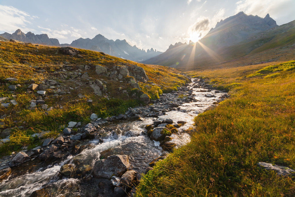 阿尔泰山脉的矿产资源有哪些,阿尔泰山脉金矿