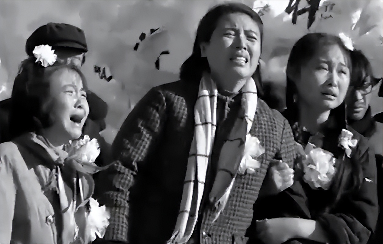 他曾被毛主席表扬，让36万百姓不再挨饿！离世后十万百姓跪拜送行