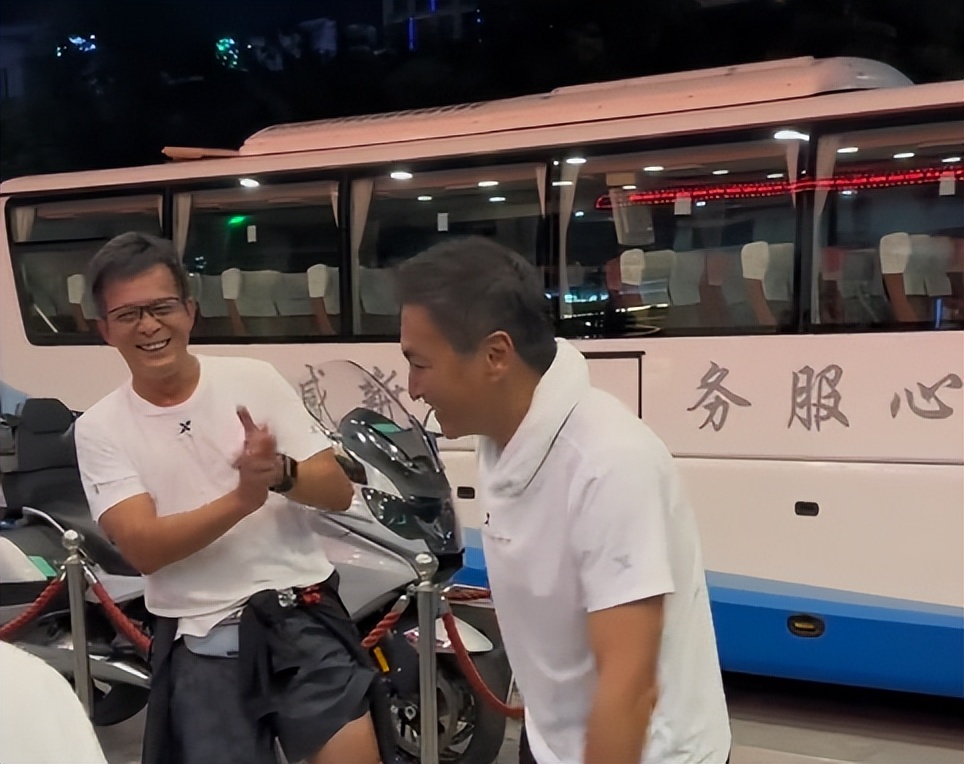 何家劲和黄日华踢球,何家劲焦恩俊黄日华吕良伟