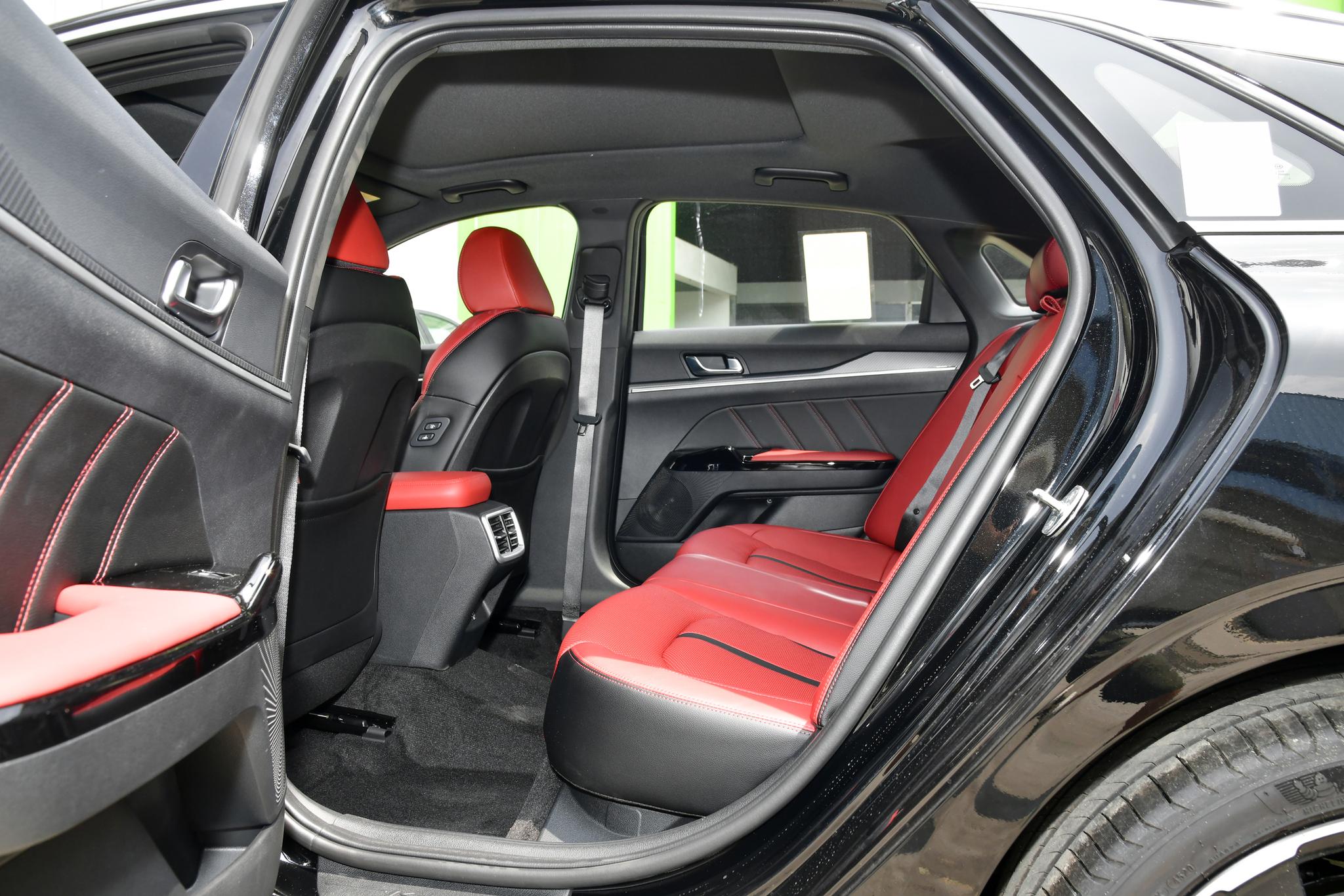 不到15万元就能买这几款车,10-15万买家轿选这5款车才不吃亏