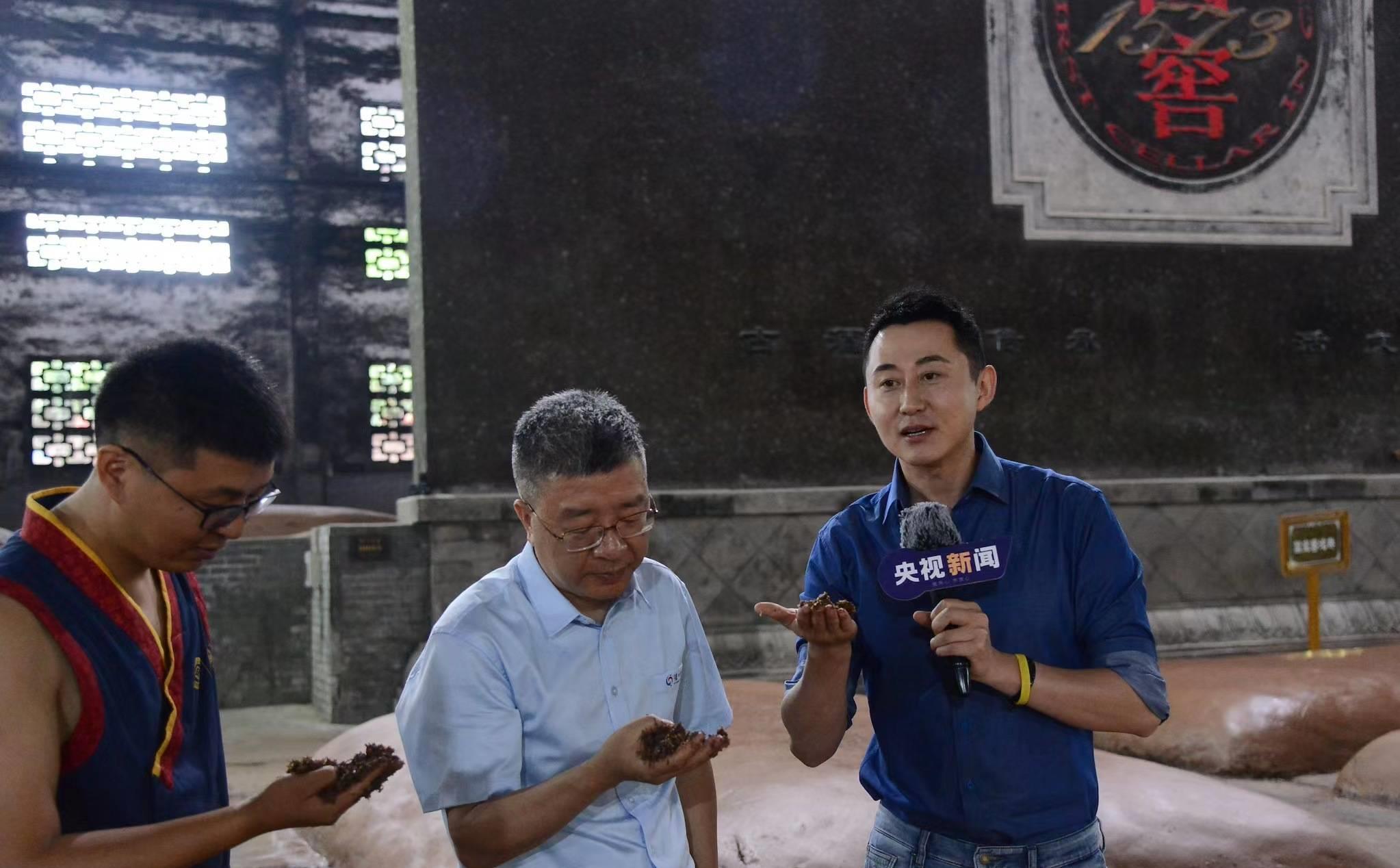 泸州老窖保护大熊猫爱心纪念版,泸州老窖保护大熊猫公益践行者