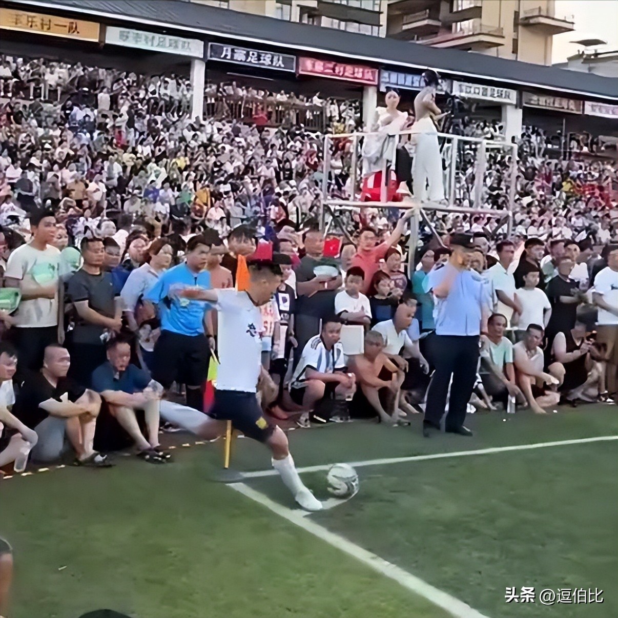 国足，被贵州村超火爆，打脸了吧？一群泥瓦匠踢的都比你们好