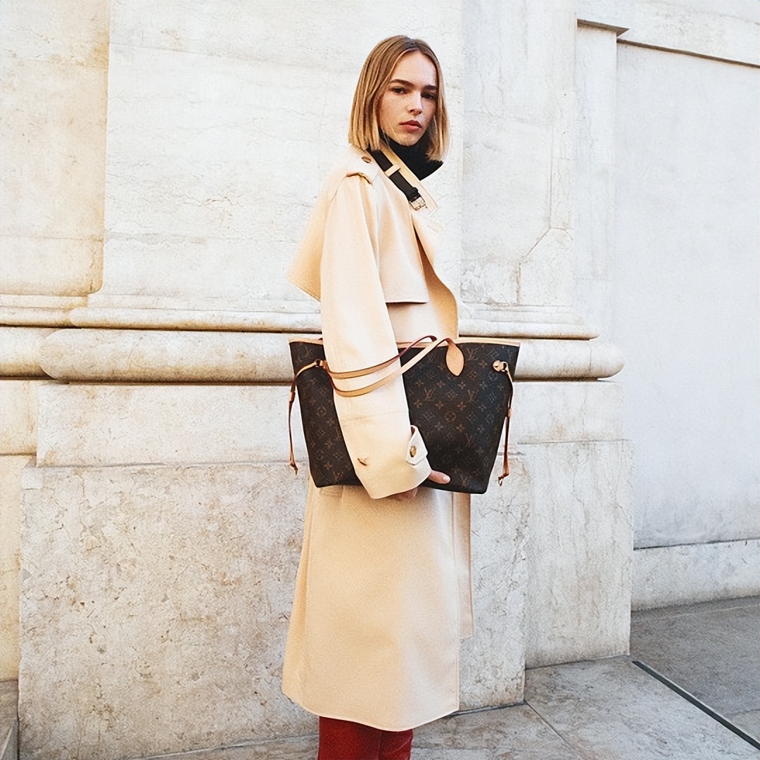 louisvuitton棕棋盘手拿包价格,louisvuitton包包的肩带会硬吗