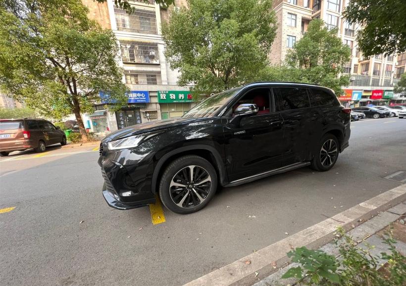 皇冠陆放与汉兰达怎么选择,皇冠陆放和塞纳如何选择