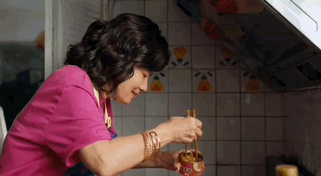 羞耻又上头!63岁老妈网恋奔现远嫁澳洲,不厚码没法看?