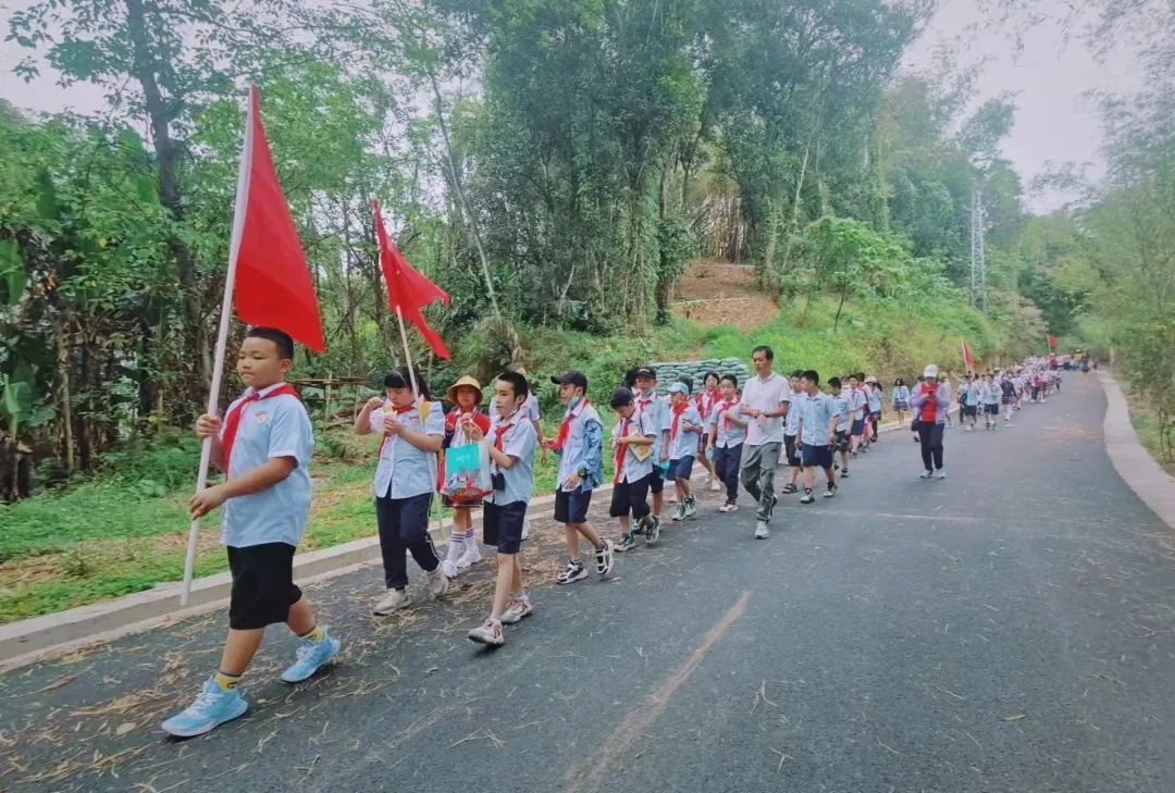 国防教育授牌,青岛市国防教育示范学校