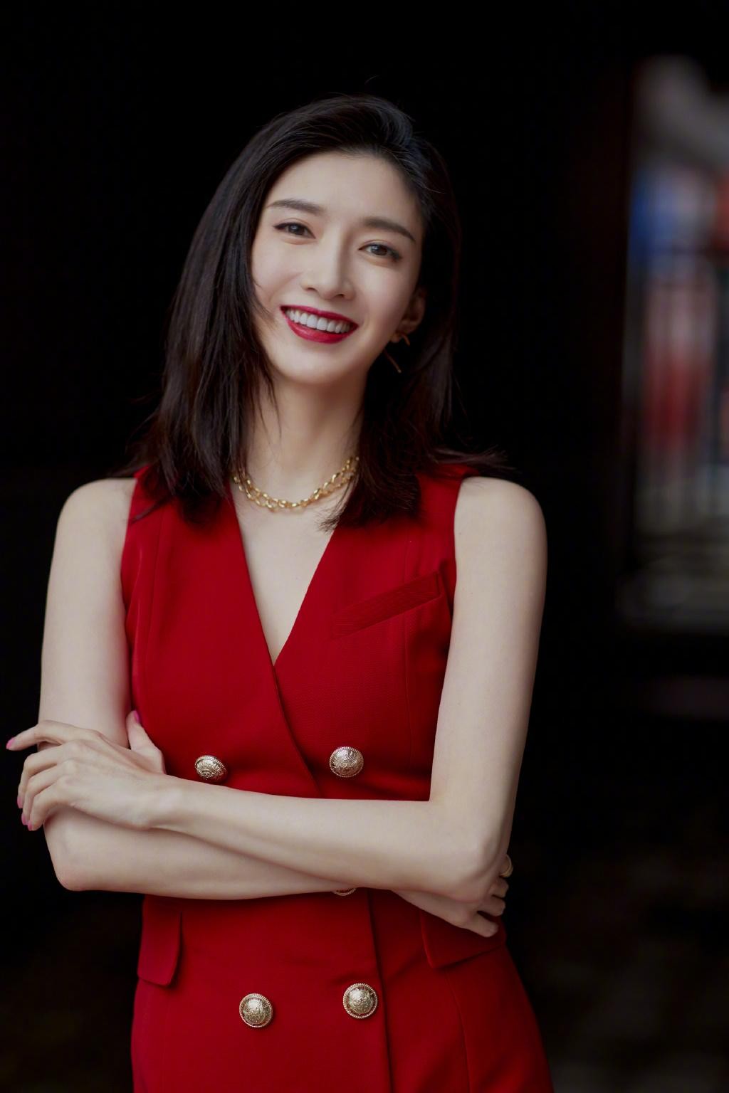 江疏影素颜引热议,江疏影对自己真自信