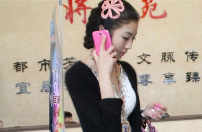 山东未婚妈妈生下三胞胎,山东女子未婚生下三个混血宝宝