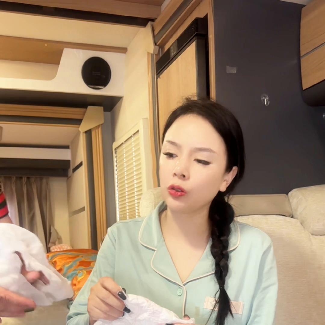 宝妈带孩子没有收入的心酸,宝妈在家带小孩没有工作没有收入