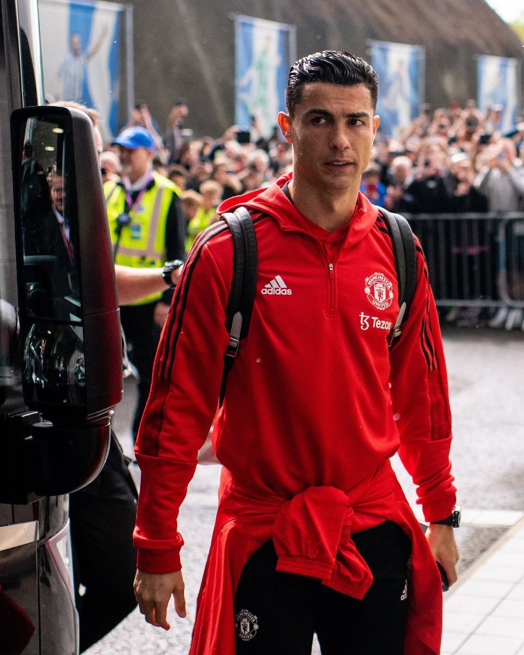 沙特联赛硬挖C罗，狂砸2.8亿欧元！年薪1.25亿，葡萄牙人狠心拒绝