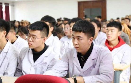 医学类前景最好的十大专业是,临床医学什么专业前景最好