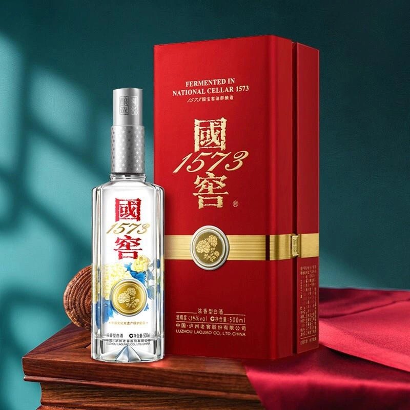 汾酒青花20和洋河梦之蓝m3水晶版,十大不输茅台的酒排行