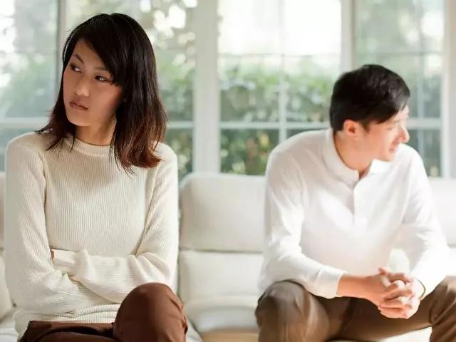 丈夫那没有人样的爹没了，作为儿媳妇我连老家都没回