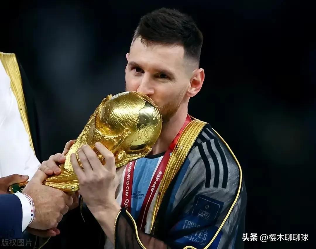天下足球双骄c罗和梅西,梅西与c罗巅峰对决梅西夺冠