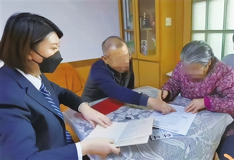 法律顾问进村居法律服务暖人心,公证处上门服务解民忧