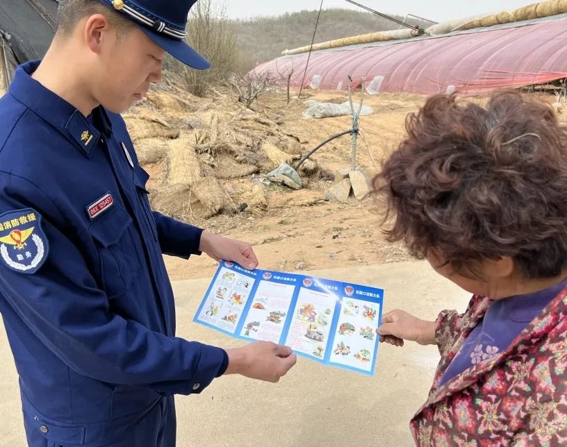 消防五进宣传活动之进农村,消防大队开展各种五进工作宣传