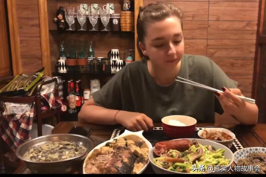 俄罗斯美女被误认为是英国人,俄罗斯族美女东北话