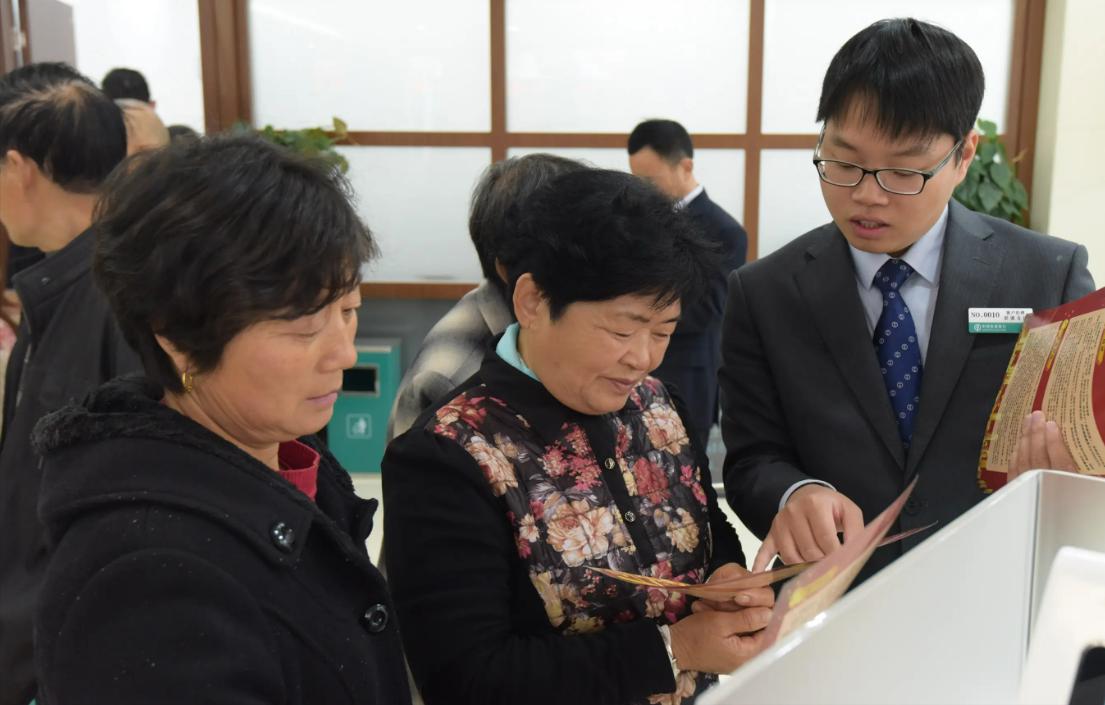 男子入狱前欠银行20万三年变120万,男子欠银行3.1万元13年后欠40万