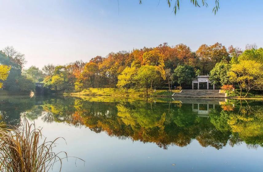 描写西湖秋天的古诗,西湖的秋天最美