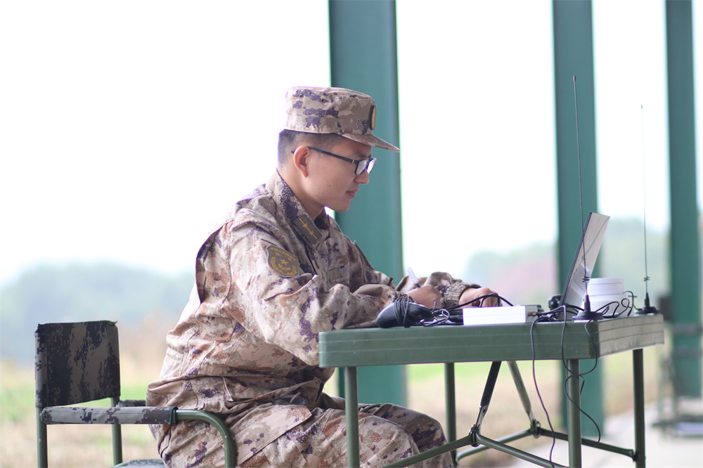 烎！硝烟阵阵！实弹射击砺尖兵