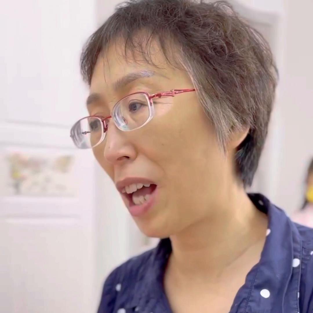 宝宝一直哭怎么安慰妈妈,宝宝哭妈妈崩溃怎么办