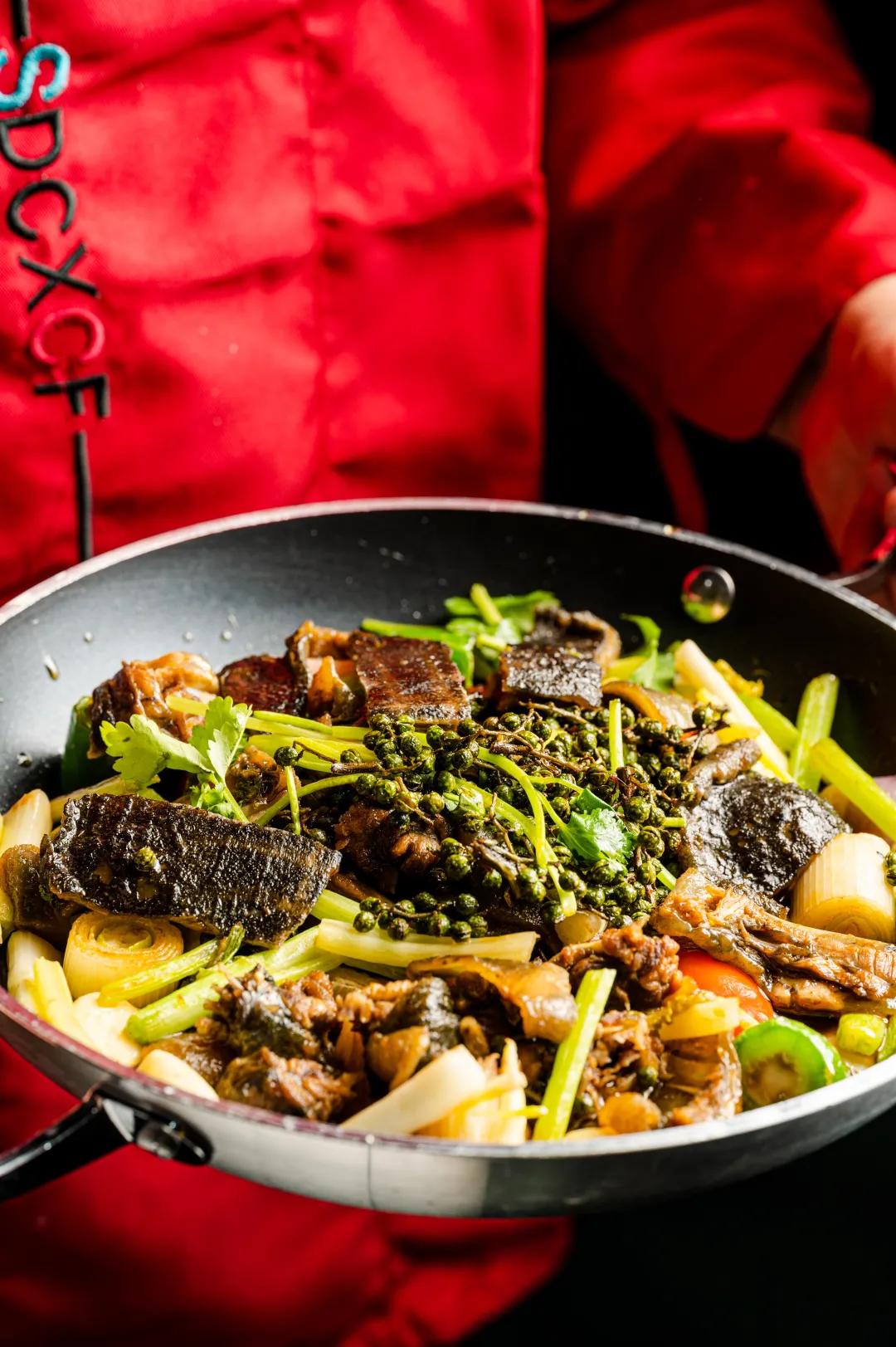 “搞什么，这大排档开到9点，老板就叫我走？”