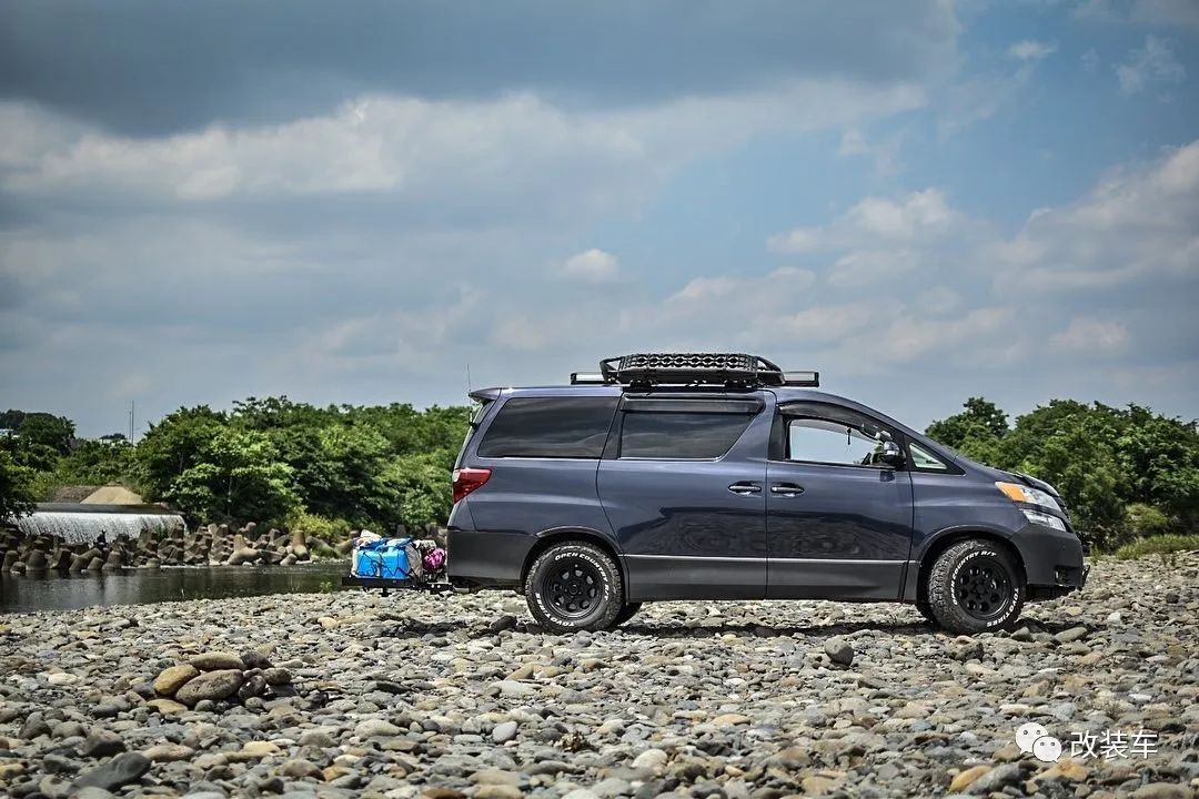 新款丰田威尔法改装,奶爸车改造老霸道