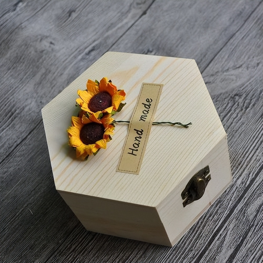 520送女朋友亲手定做的礼物,520送00后女朋友什么礼物