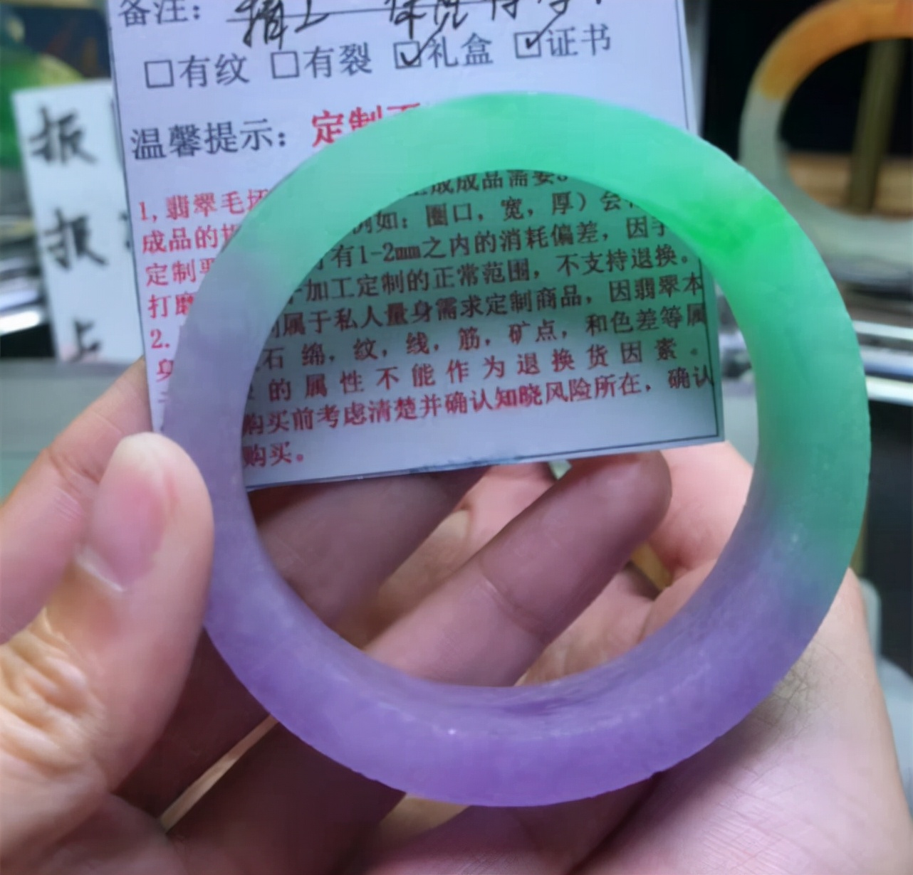 某宝直播的翡翠手镯,直播间一两百的天然翡翠镯子真假