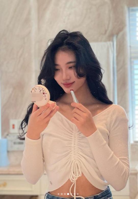 有一种尴尬叫“星二代玩性感”，*裤底**胸部全露，让明星父母都脸红