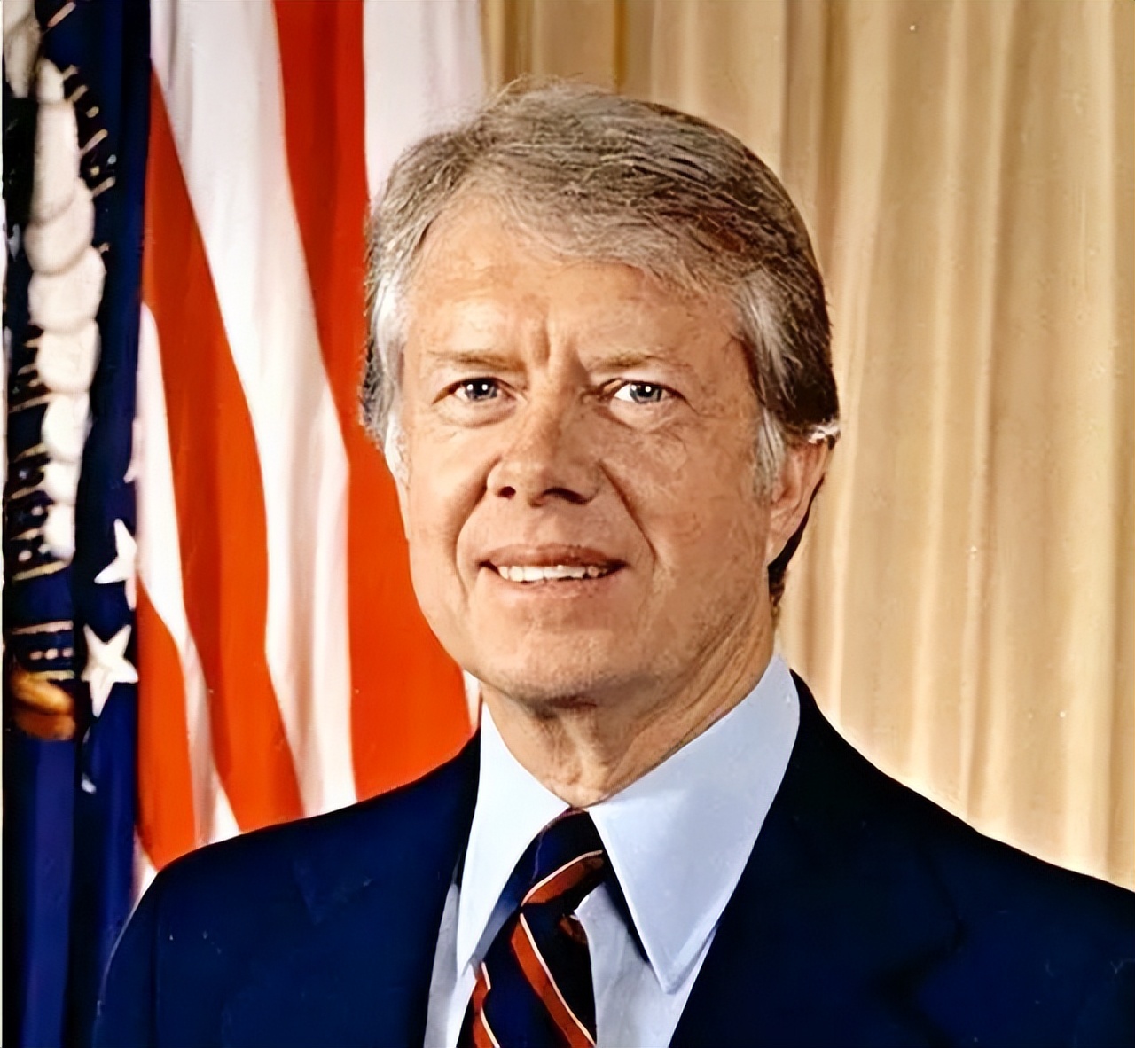 1977年美国务卿万斯访华碰了钉子，*小平邓**：干脆废约，撤军，断交