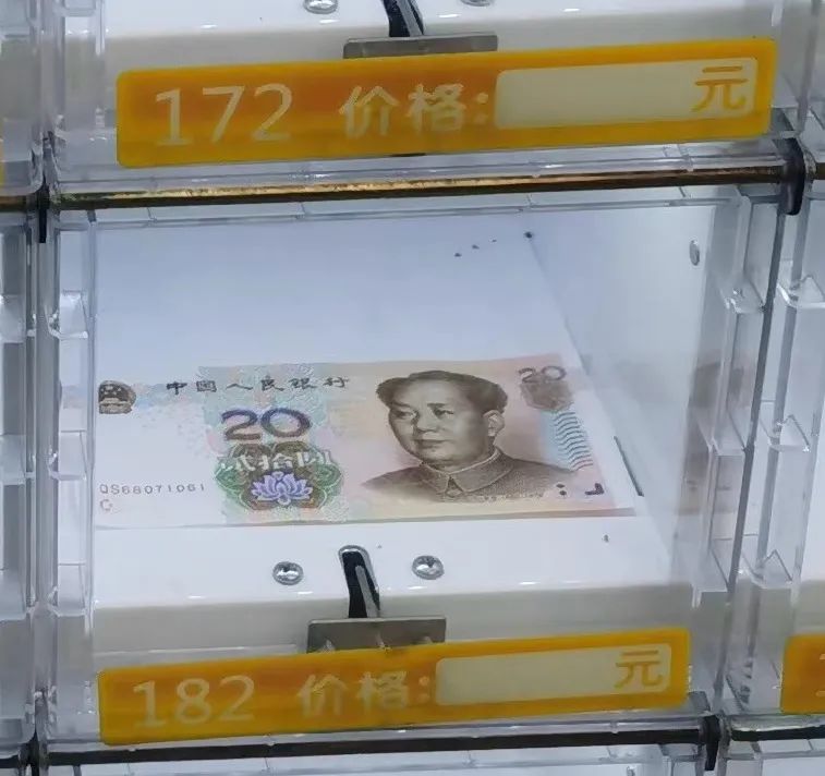 00后大学生的「职业代吃」江湖：重新定义“吃软不吃硬”