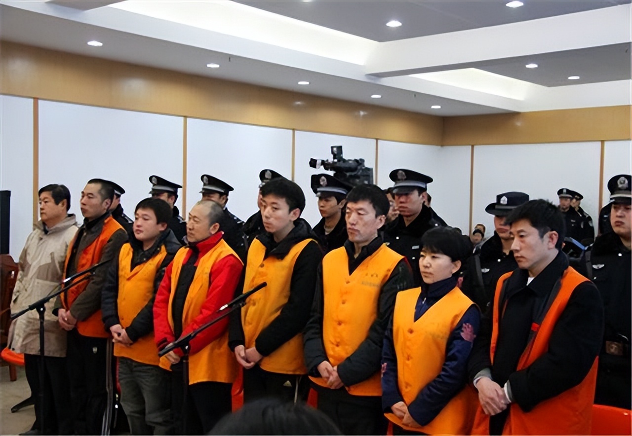 182万买手机靓号，诈骗13亿入狱，万里大造林的*相贵陈**又东山再起