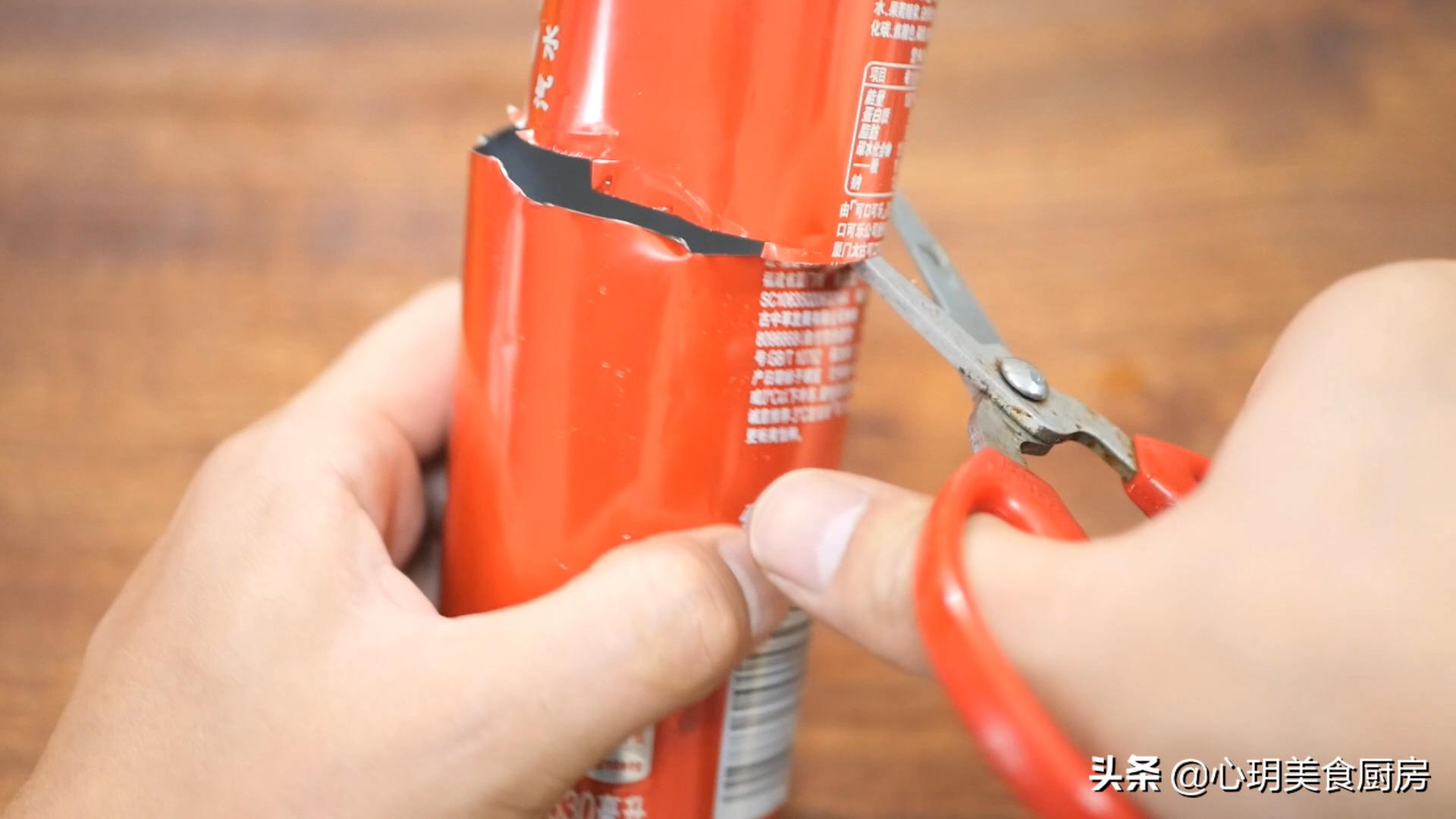 不管剪刀多钝简单一招立马变锋利,剪刀不锋利可以试试这种方法