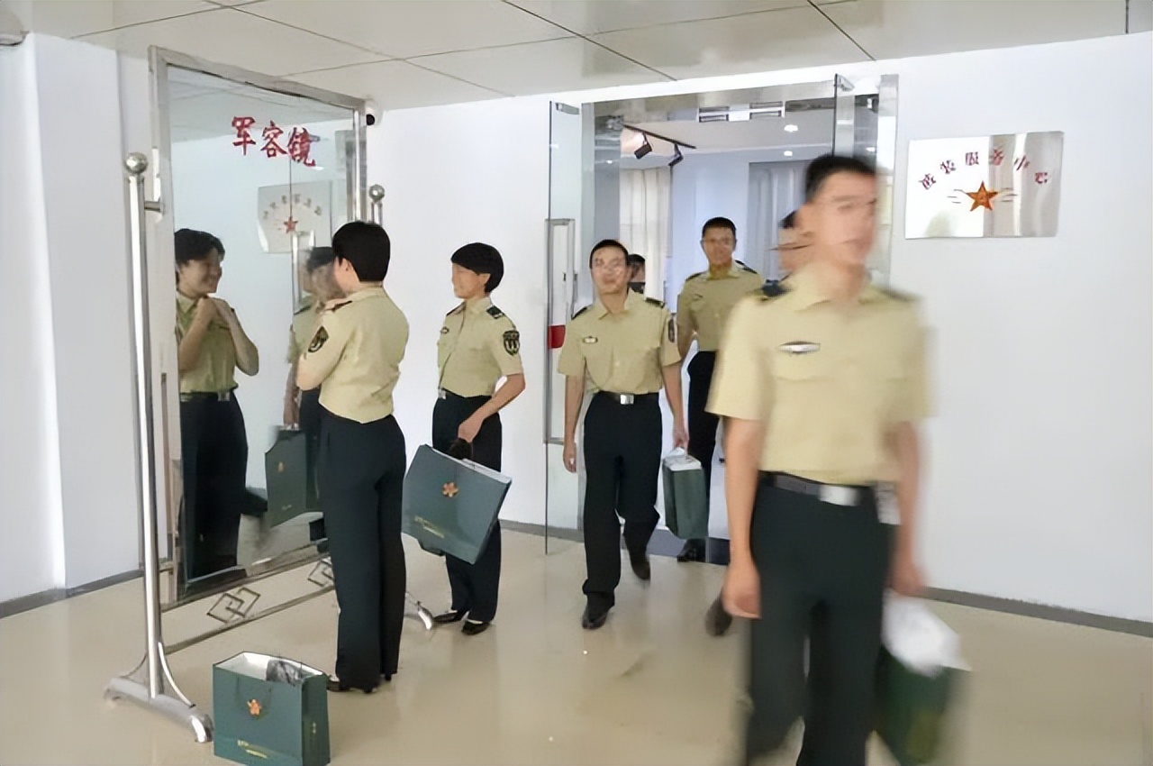 部队被装开箱,部队被装