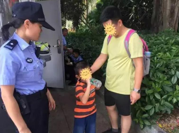 小孩子跟父母走丢如何正确应对,孩子出门和父母走散