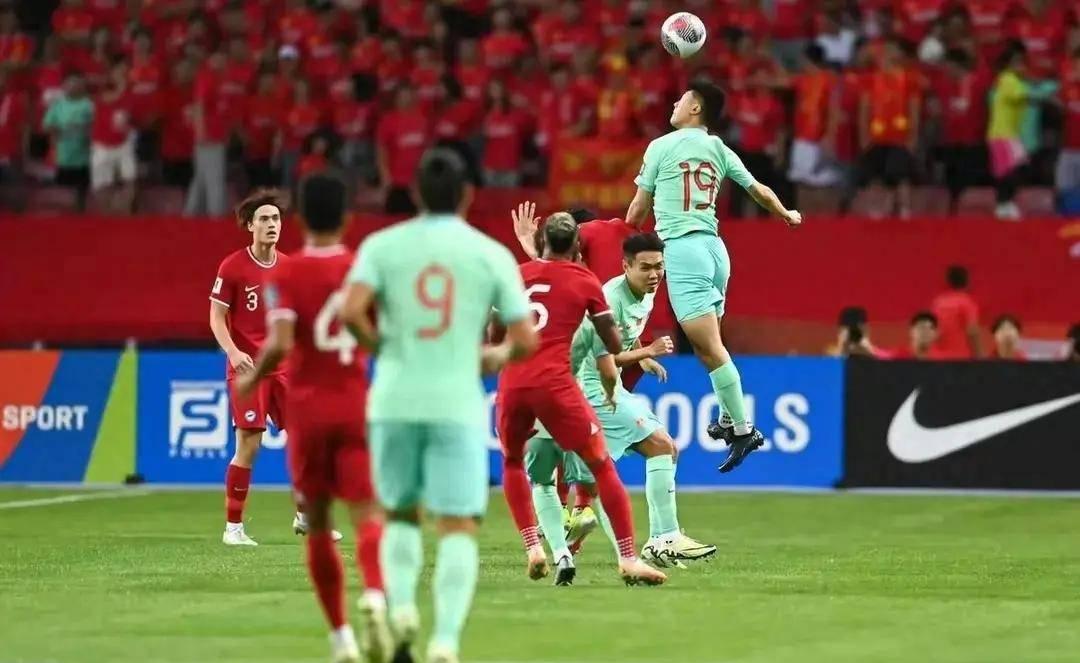 国足武磊失误90分钟,国足世预赛补时武磊丢球