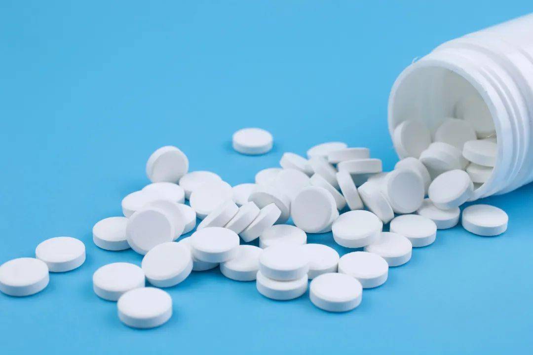 强直性脊柱炎健康科普,强直性脊柱炎用中医好还是西医好