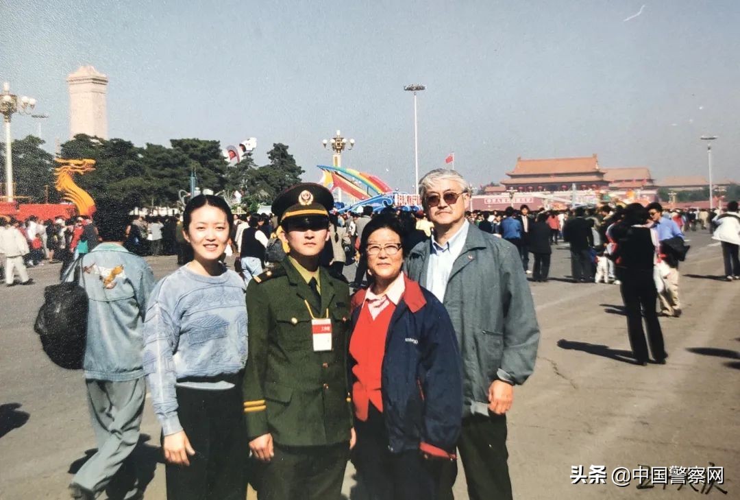 是警察奶奶！把孩子们带上了冬奥开闭幕式舞台