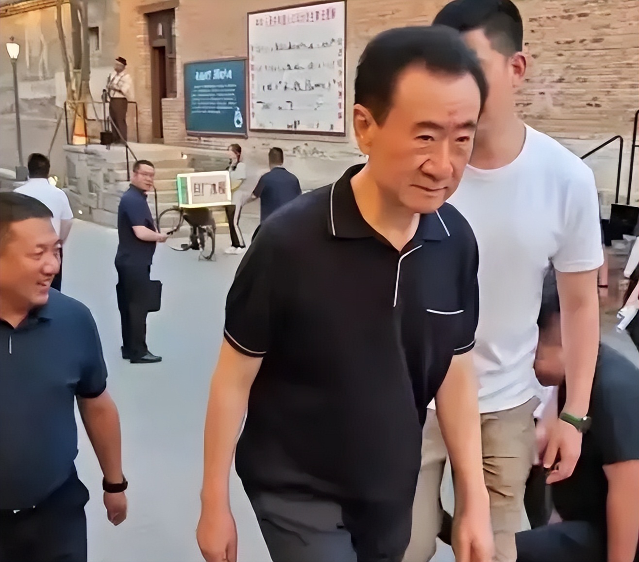 王健林憔悴的模样,王健林憔悴登场