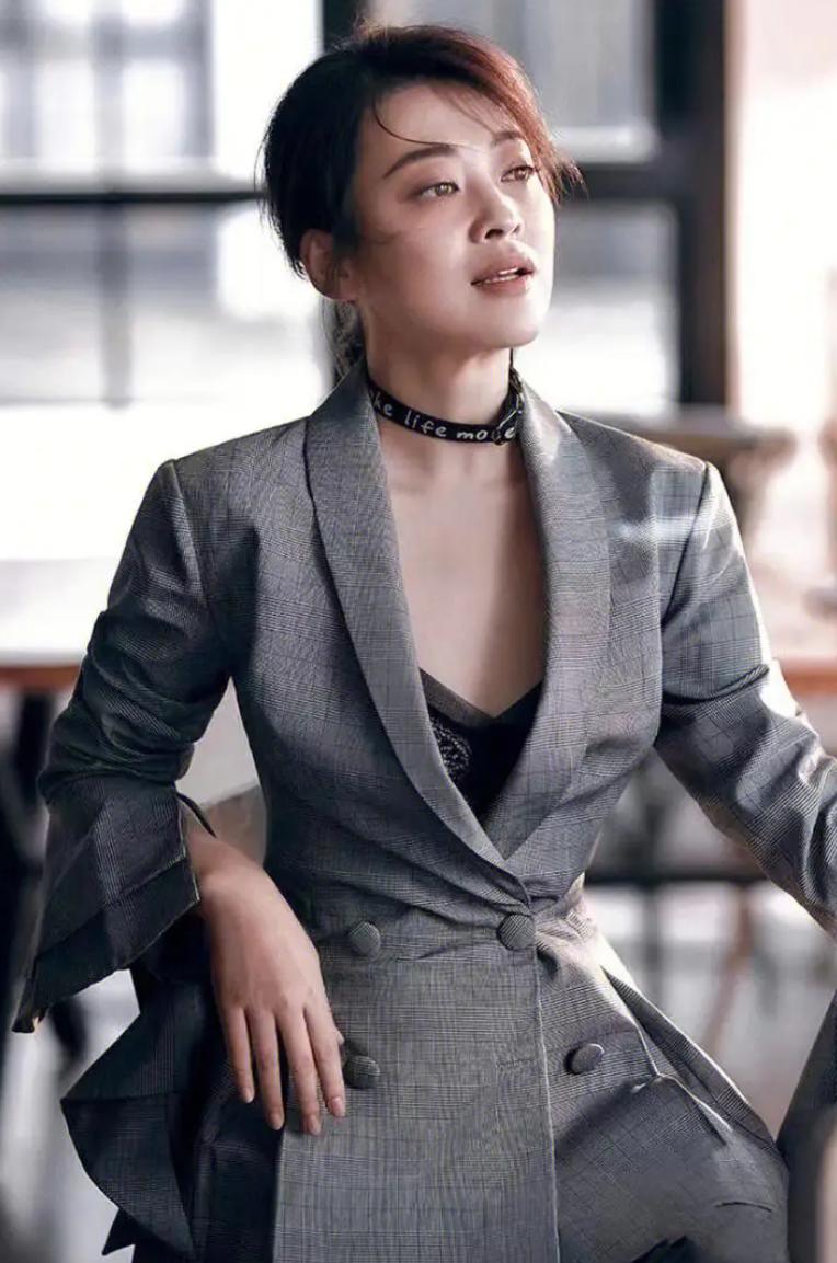 梅婷和鄢颇在交流,鄢颇与梅婷离婚原因