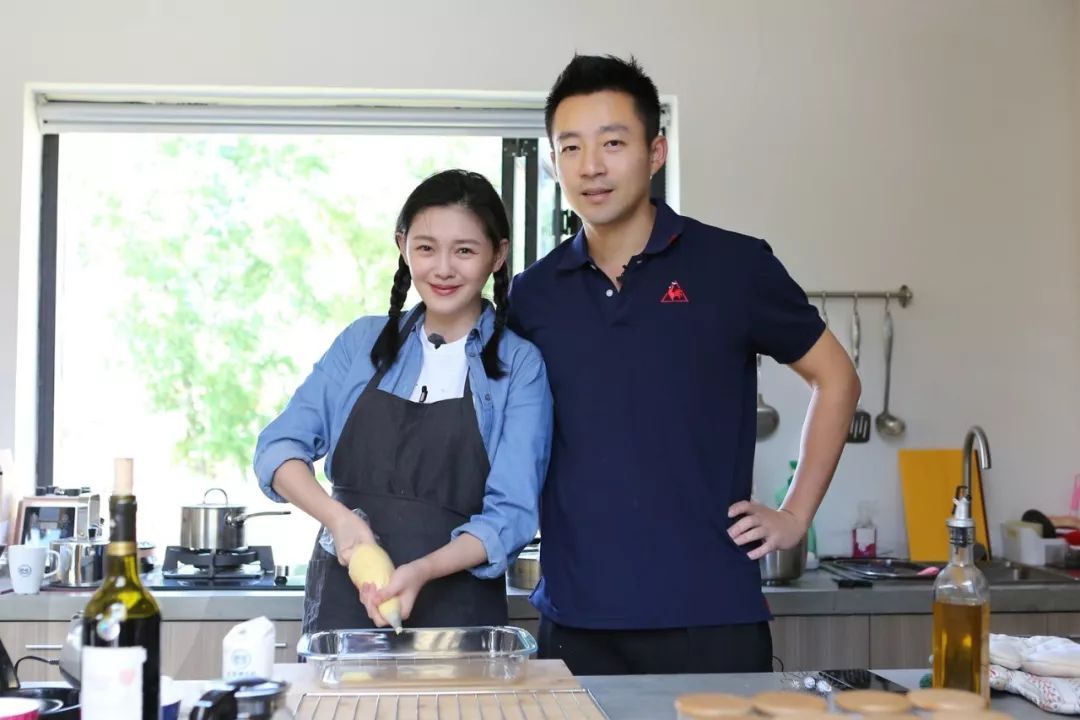 大S具俊晔还床垫画面曝光，200万床垫上有超大块血渍引围观