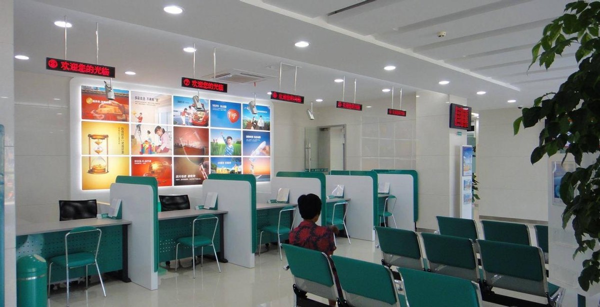 储户在郑州存钱取不出来,银行给储户的钱有问题怎么办