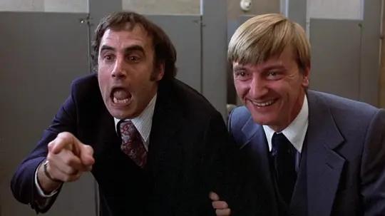 《伸张正义》讲述了在道德与法律冲突下，个人应该如何做出选择？