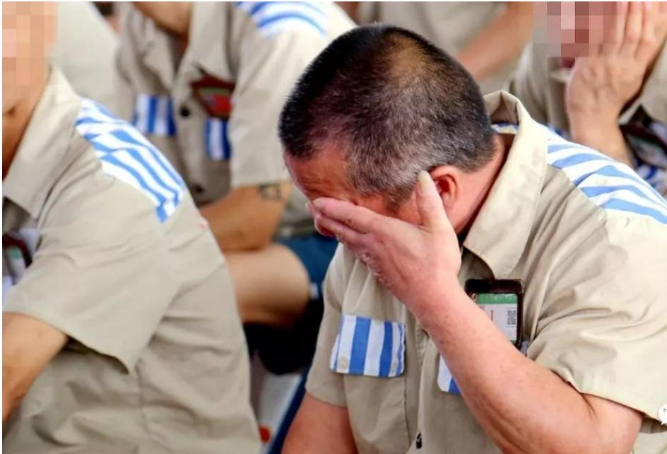 香港一对老年夫妇跳楼身亡,香港父母双双跳楼案